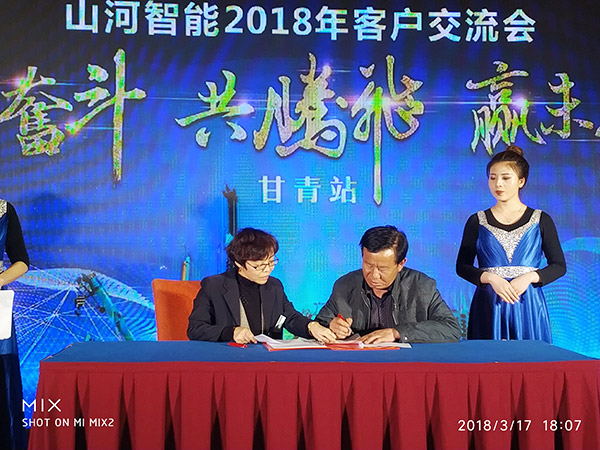 关于55世纪智能节能型挖掘机，张老板算了这样一笔账