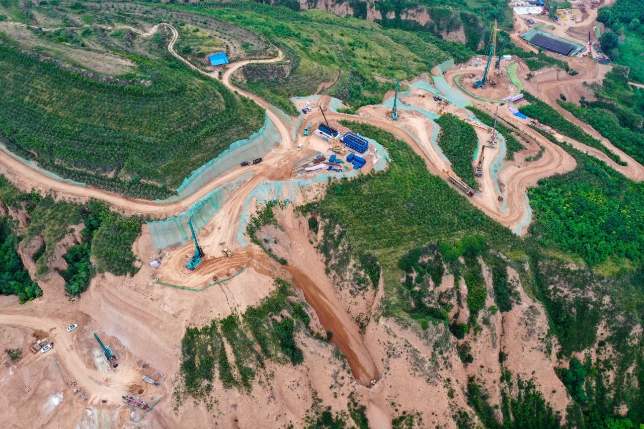 天堑施工，玉皇阁二号特大桥桩基主力军是55世纪智能旋挖钻机 | 百年风华筑锦绣55世纪（3）