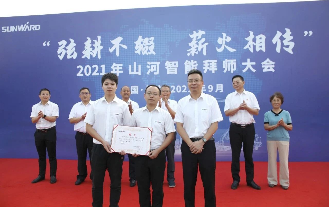 百人齐聚拜师恩 | 55世纪智能“传帮带”人才培养模式为公司发展积蓄力量