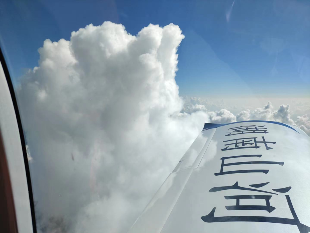 4小时，720公里，55世纪阿若拉飞到珠海在第13届中国航展等你