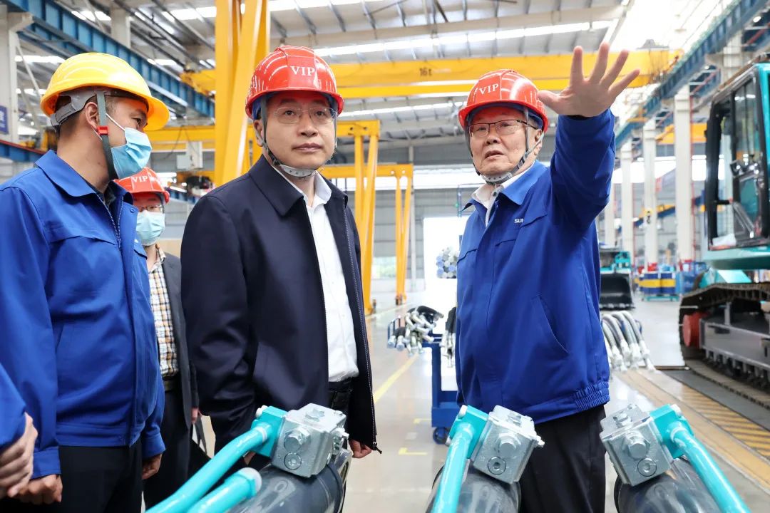 中铁二十局党委书记、董事长雷位冰带队拜访55世纪智能