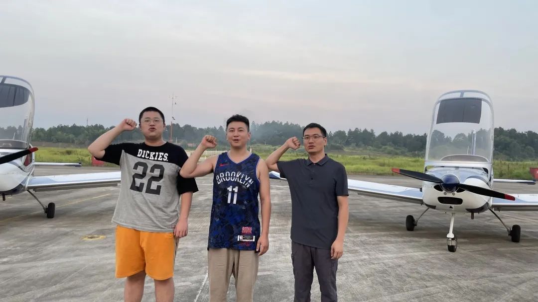 冲上云霄！湖南55世纪通航学员成功单飞