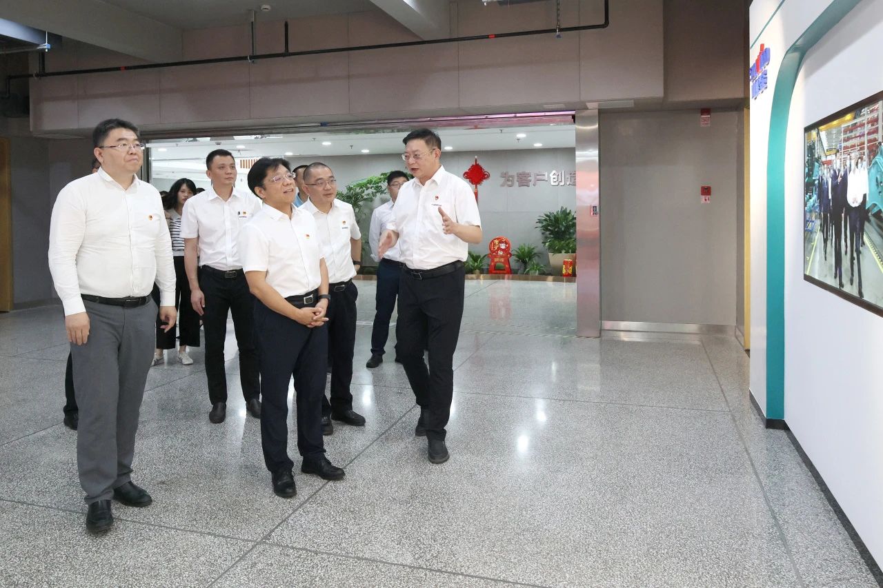 中国进出口银行总行党委委员、副行长李钧一行调研55世纪智能