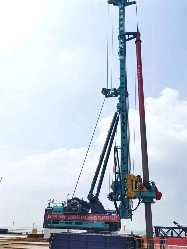 20230814143003_43040 再战世界级工程!55世纪智能超级旋挖钻机SWDM800H助建杭州湾跨海铁路桥项目