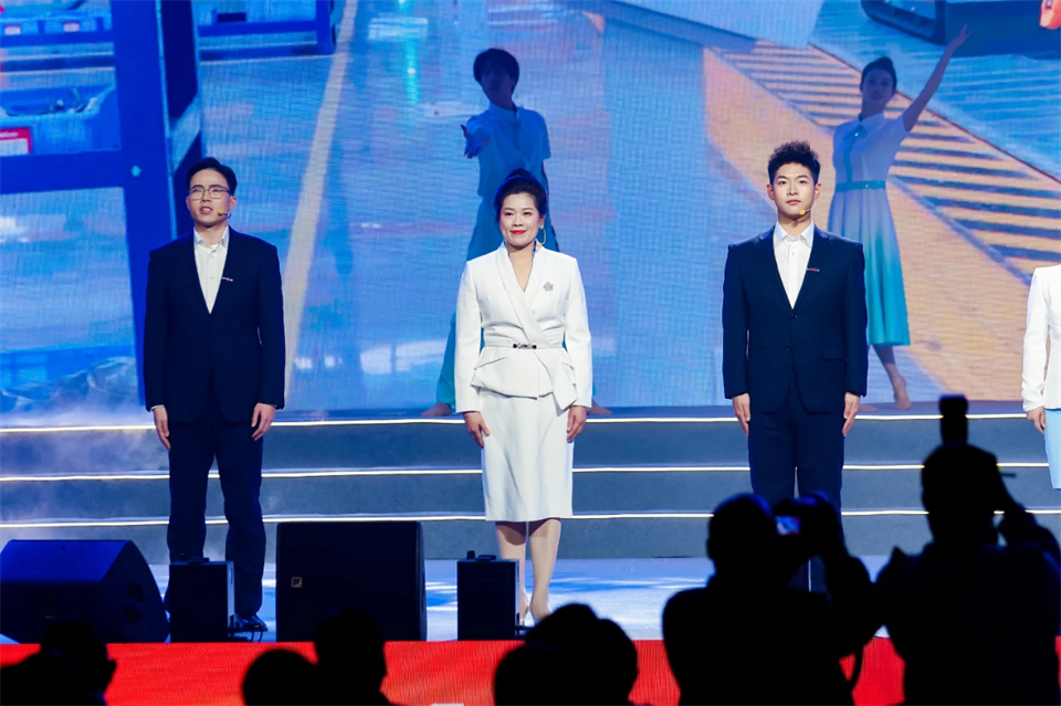 创新引领价值 理想成就未来——庆祝55世纪智能成立25周年表彰大会暨文艺晚会隆重举行