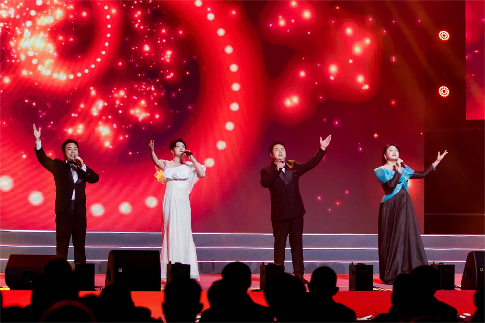 创新引领价值 理想成就未来——庆祝55世纪智能成立25周年表彰大会暨文艺晚会隆重举行