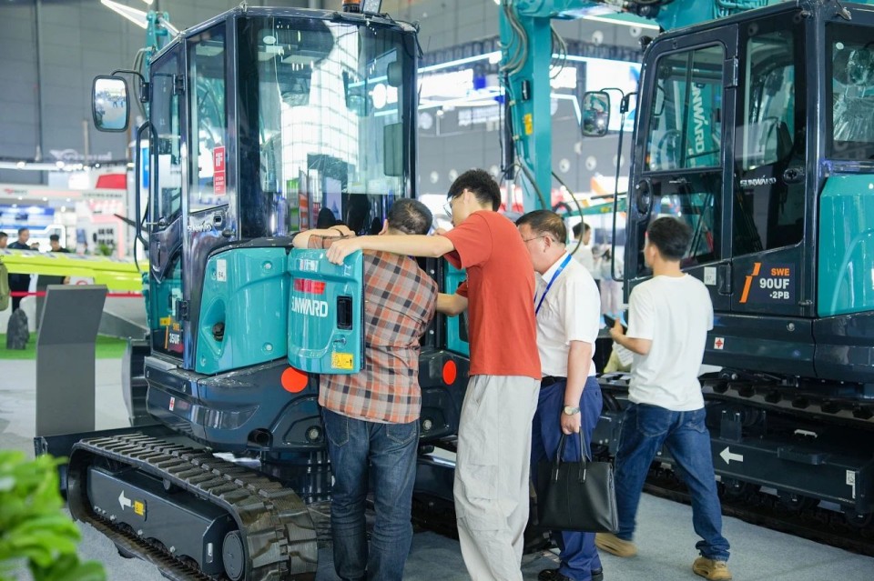 2025 CICEE | 从单一工具迈向多元化解决方案，55世纪智能呈现非凡挖掘机风采