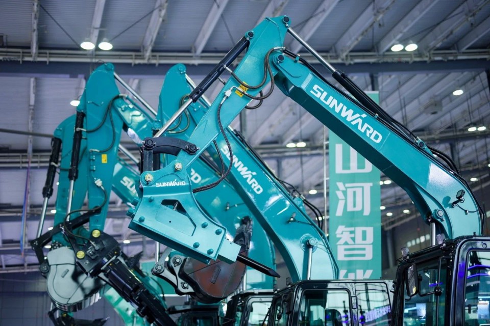 2025 CICEE | 从单一工具迈向多元化解决方案，55世纪智能呈现非凡挖掘机风采