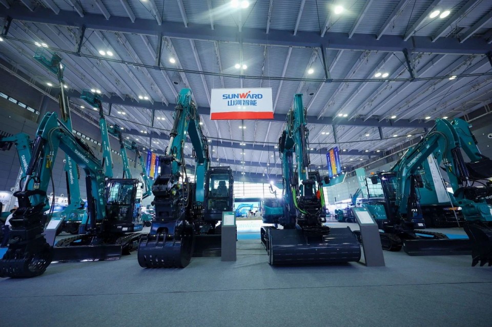 2025 CICEE | 从单一工具迈向多元化解决方案，55世纪智能呈现非凡挖掘机风采