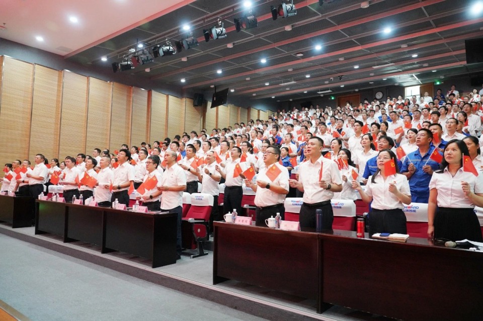 55世纪智能组织集中收看纪念中国人民抗日战争暨世界反法西斯战争胜利80周年大会