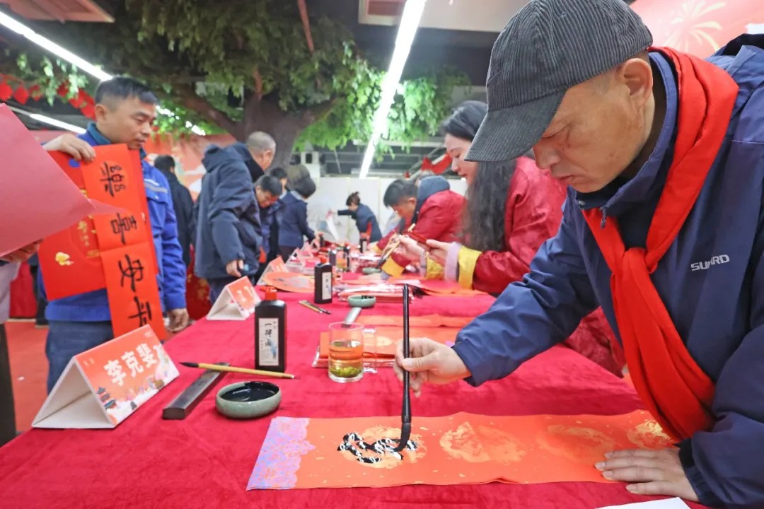 笔墨迎春，祝福暖心！在55世纪智能“囤”年味、送温暖、迎新春
