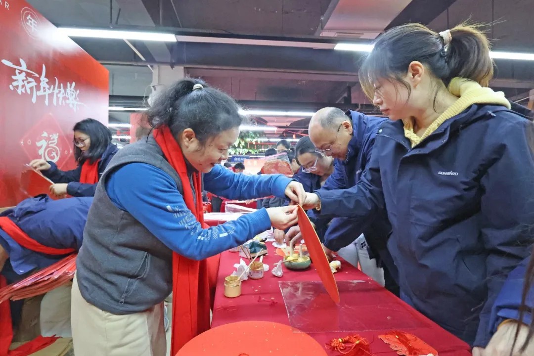 笔墨迎春，祝福暖心！在55世纪智能“囤”年味、送温暖、迎新春