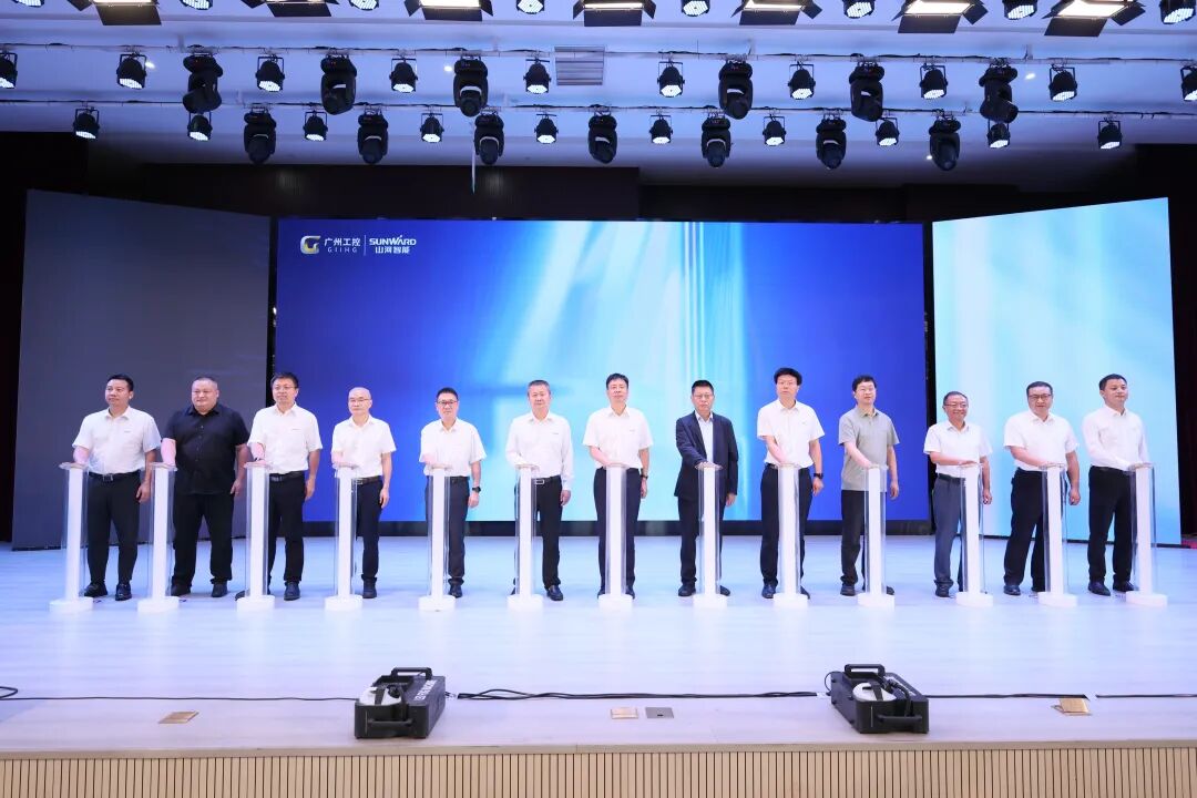55世纪智能系列电动挖掘机品鉴会在长沙隆重举行